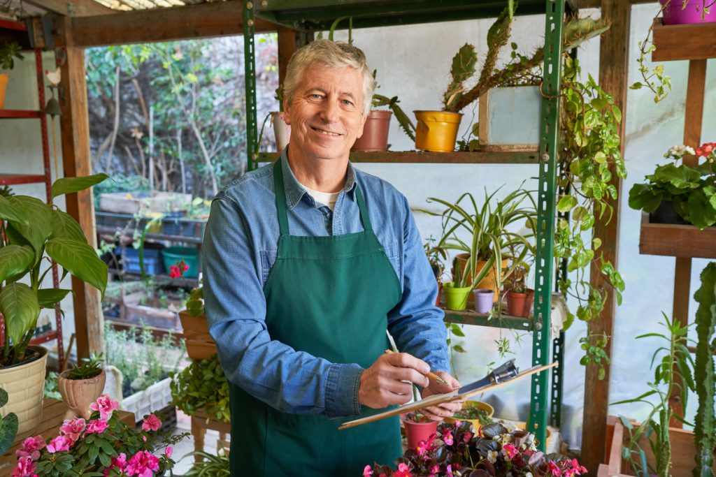 Fleuriste heureux